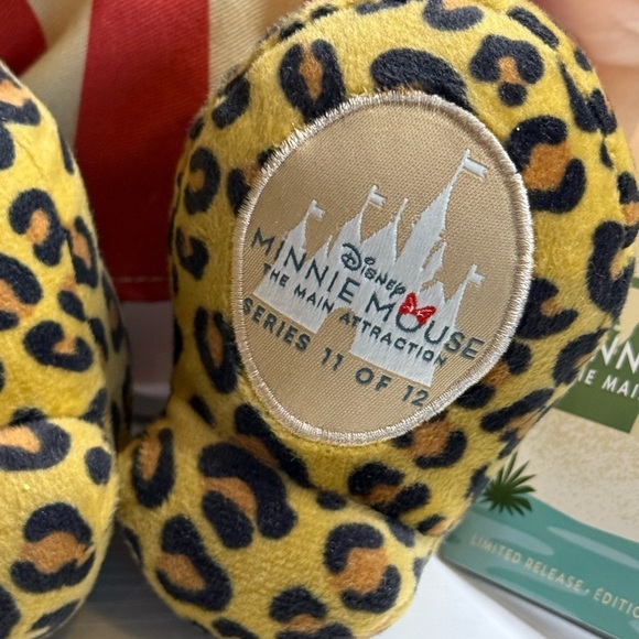 Disney Minnie Mouse Main Attraction Jungle Cruise Plush - Picture 4 of 5